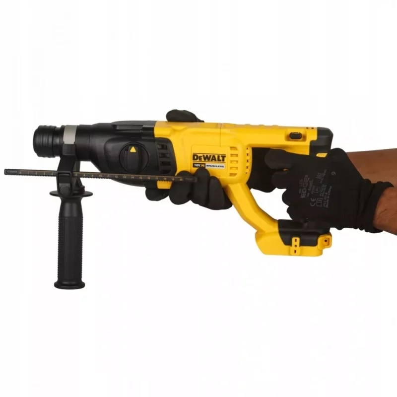 Аккумуляторный бесщеточный перфоратор DEWALT DCH133M1-XJ